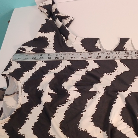 NEW! BLVD Collection black/white dress with side cut outs 5418 - Picture 12 of 13